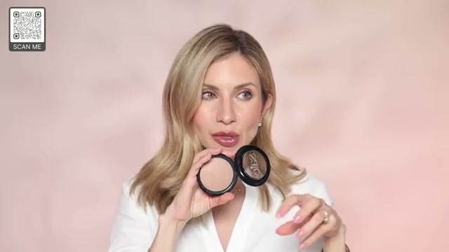 lisajmakeup mentioning Saie Supersuede Radiant Baked Bronzer at 05:24 in their YouTube video