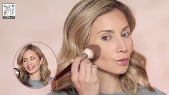 @lisajmakeup reviewing SEPHORA COLLECTION Micro Smooth Powder at 05:35 in a YouTube Shorts video