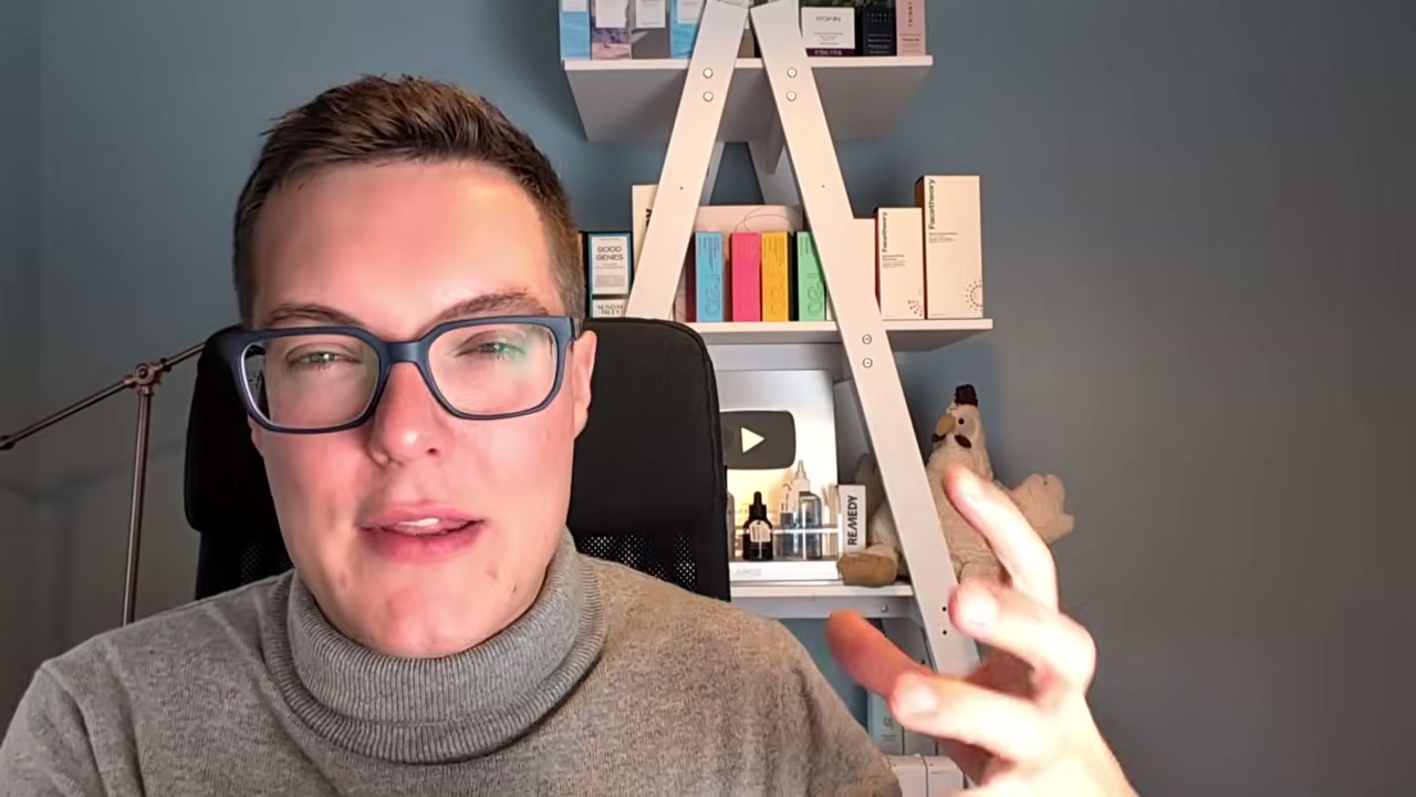 @madaboutskin reviewing mixsoon Bean Essence at 07:06 in a YouTube Shorts video