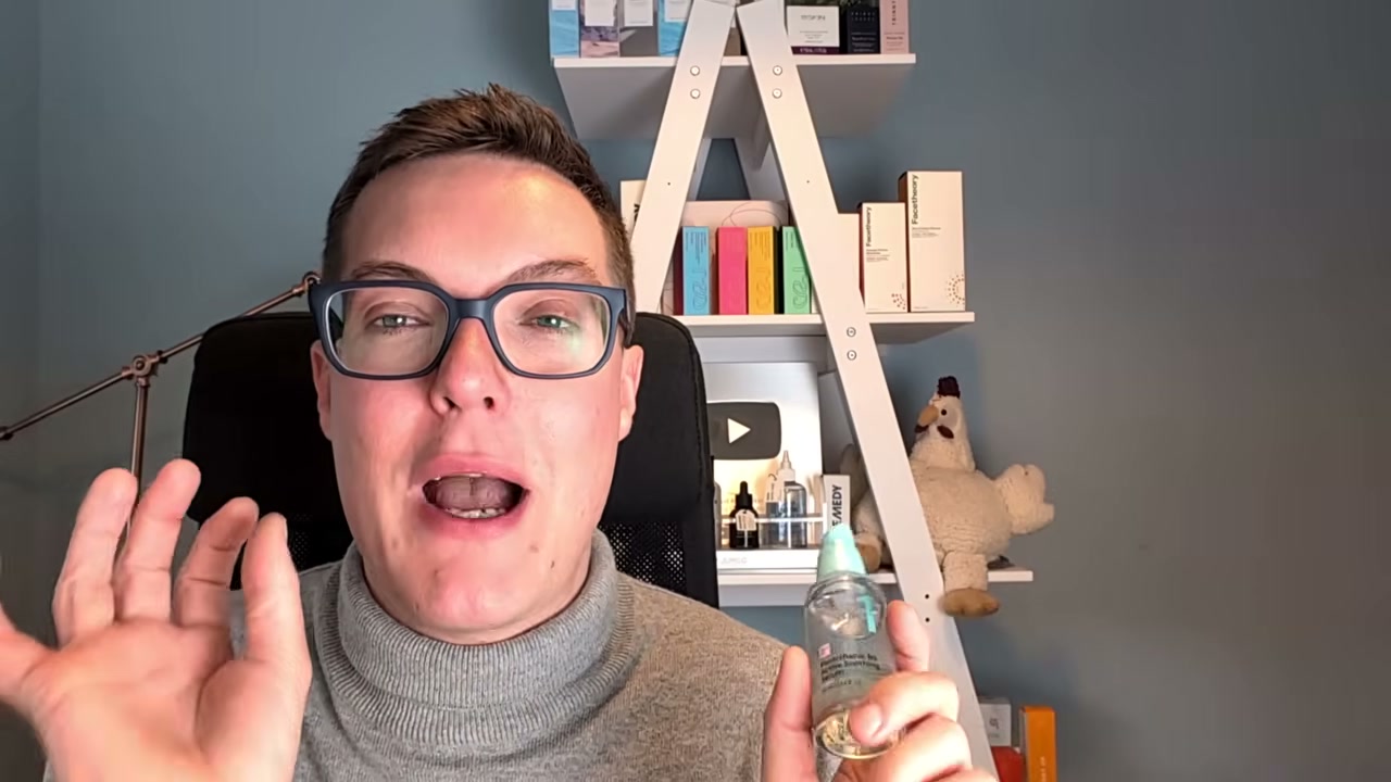 @madaboutskin reviewing numbuzin No.1 Pantothenic B5 Active Soothing Serum at 10:23 in a YouTube Shorts video