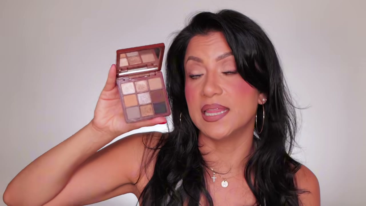 @magdalinejanet reviewing Anastasia Beverly Hills Sultry Palette at 08:24 in a YouTube Shorts video