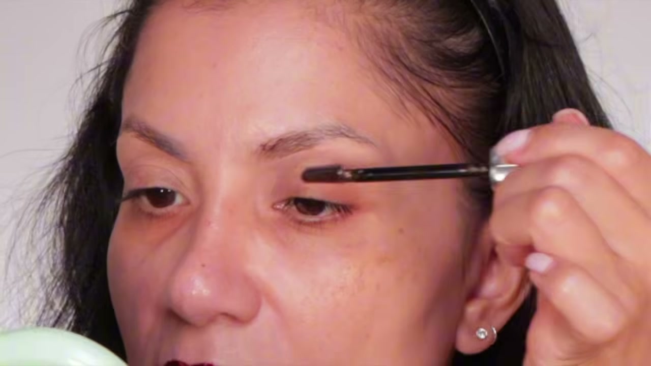 @magdalinejanet reviewing Benefit Cosmetics Dream Sheen Brow Glaze at 04:00 in a YouTube Shorts video