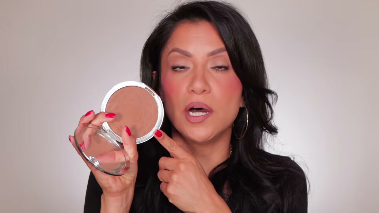 @magdalinejanet reviewing Dior Forever Natural Bronze Jumbo Bronzer at 21:59 in a YouTube Shorts video