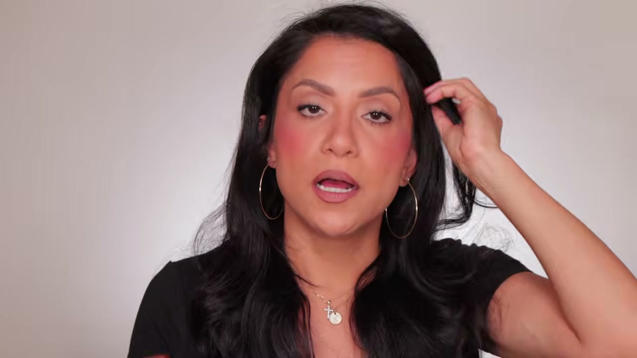 @magdalinejanet reviewing Huda Beauty Color Corrector at 20:07 in a YouTube Shorts video