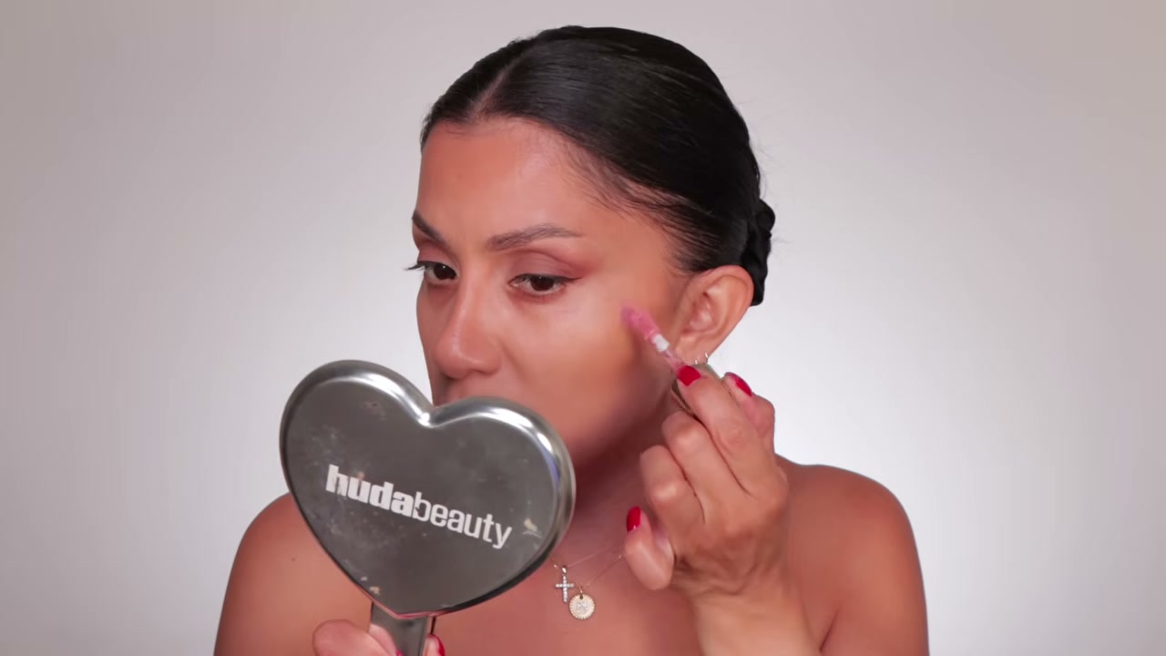 @magdalinejanet reviewing Huda Beauty Liquid Blush at 06:26 in a YouTube Shorts video