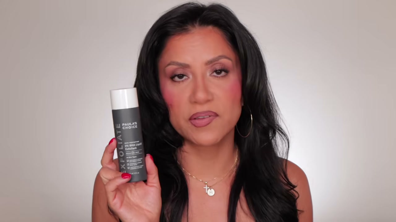 @magdalinejanet reviewing Paula's Choice BHA Liquid Exfoliant at 01:42 in a YouTube Shorts video