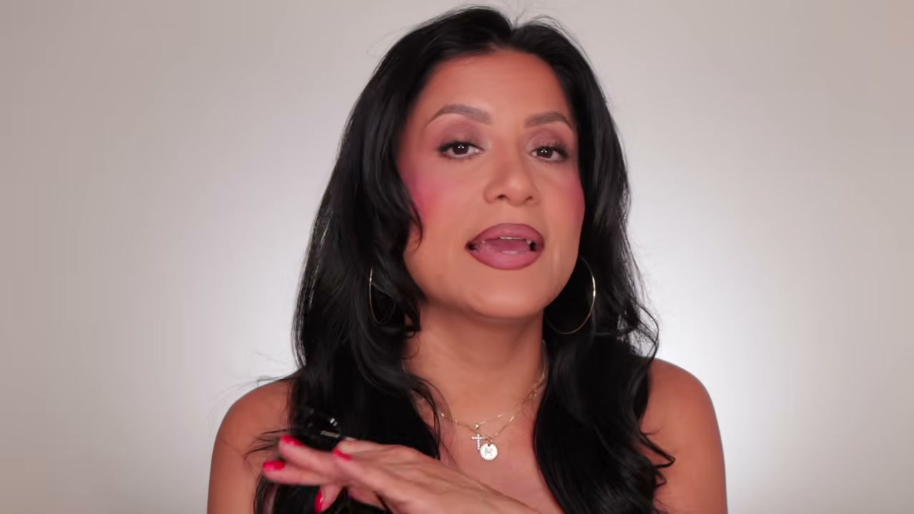 @magdalinejanet reviewing Shiseido Eyelash Curler at 08:15 in a YouTube Shorts video