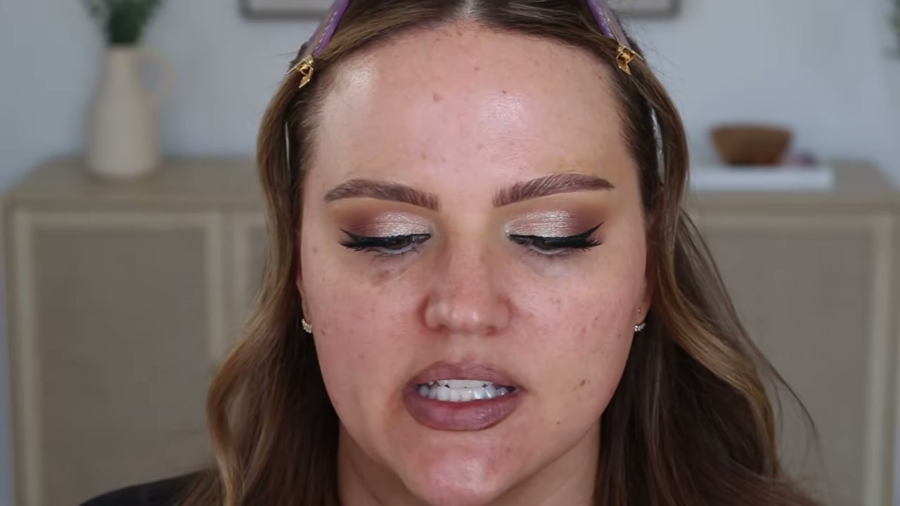 @makeupbycheryl reviewing Dr. Dennis Gross Skincare DermInfusions™ Plump + Repair Lip Treatment with Hyaluronic Acid at 06:39 in a YouTube Shorts video