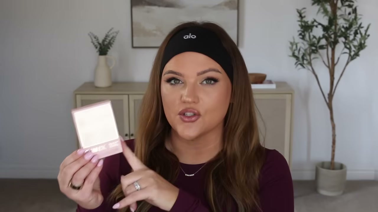 @makeupbycheryl reviewing Glamnetic Press-On Nails at 11:31 in a YouTube Shorts video