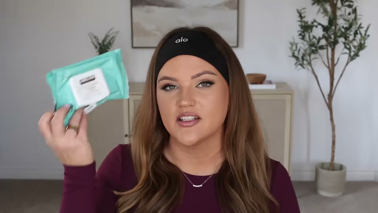 @makeupbycheryl reviewing Kirkland Facial Towelettes at 17:04 in a YouTube Shorts video