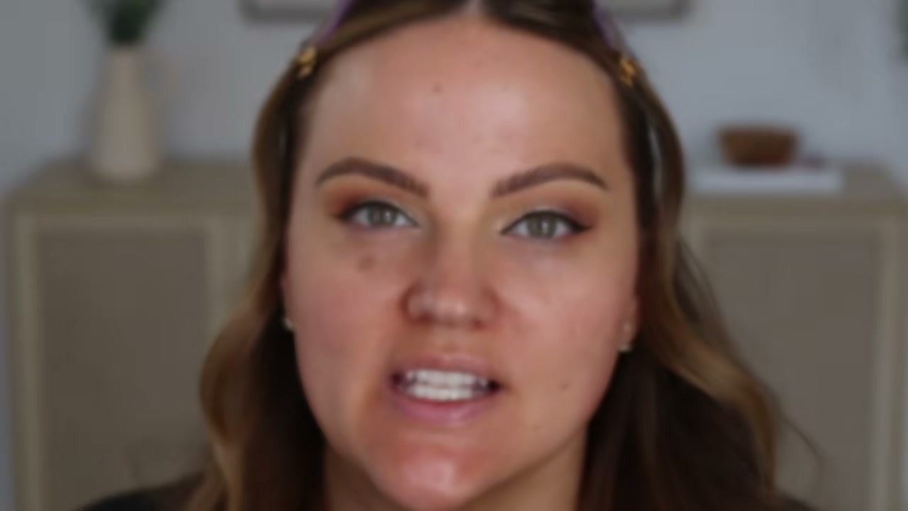 @makeupbycheryl reviewing Kosas Soulgazer Lengthening Mascara + Lash Serum in 1 at 04:08 in a YouTube Shorts video