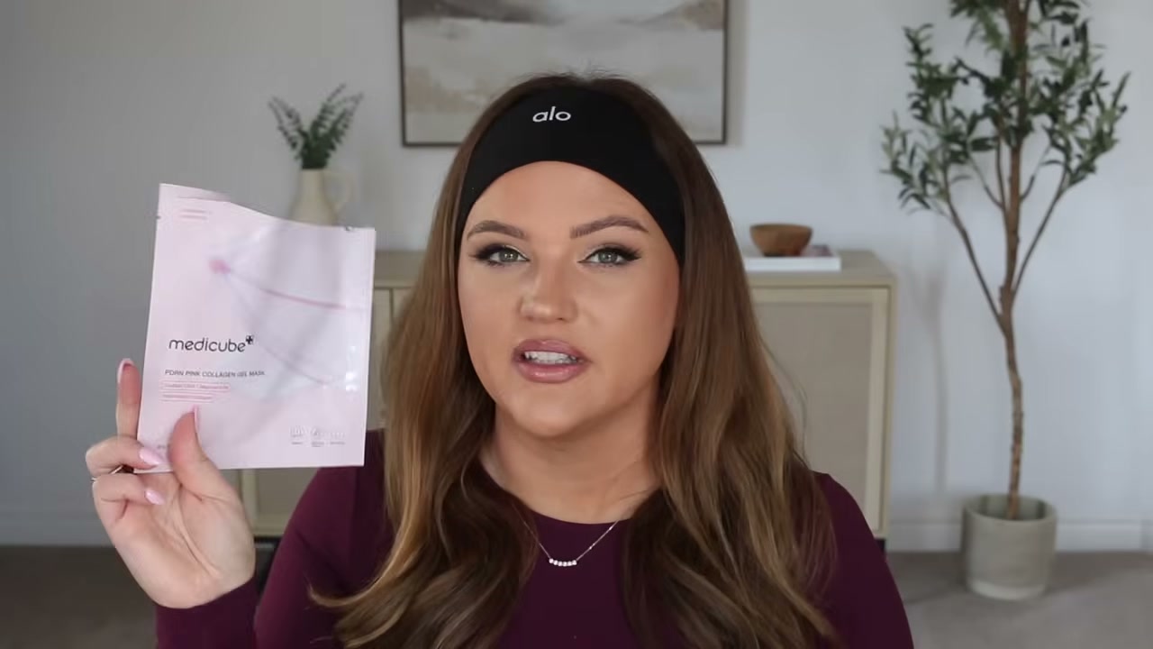 @makeupbycheryl reviewing Medicube Salmon PDRN Pink Collagen Jelly Gel Mask at 18:09 in a YouTube Shorts video