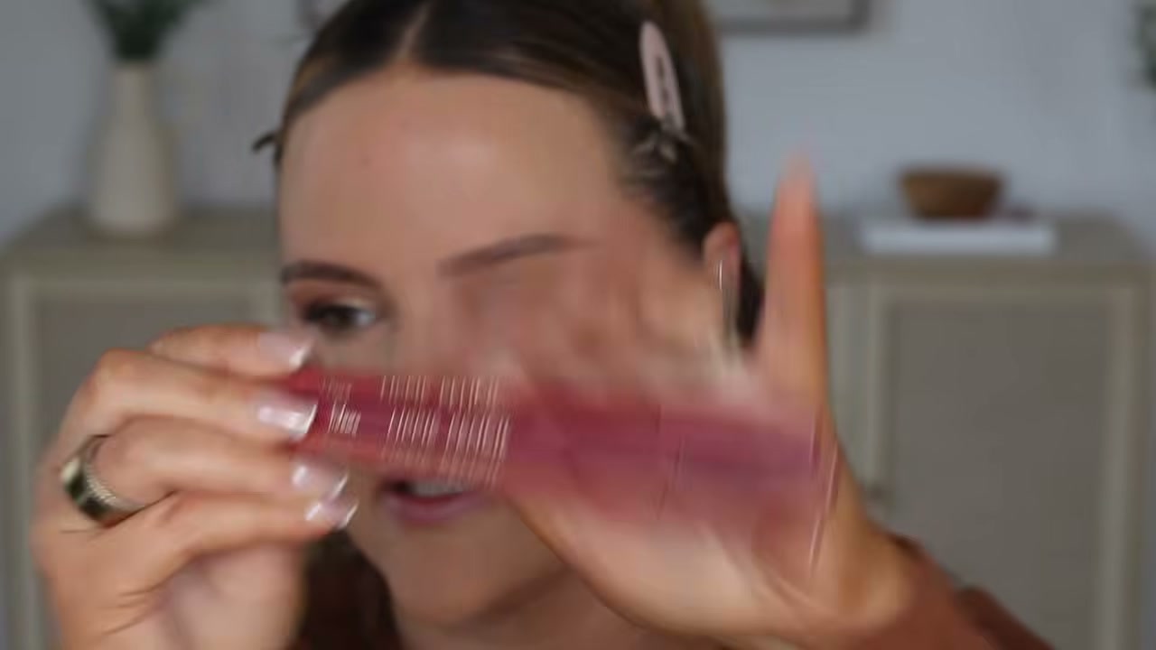 @makeupbycheryl reviewing Pudaier Matte Lippie Pencil at 18:47 in a YouTube Shorts video