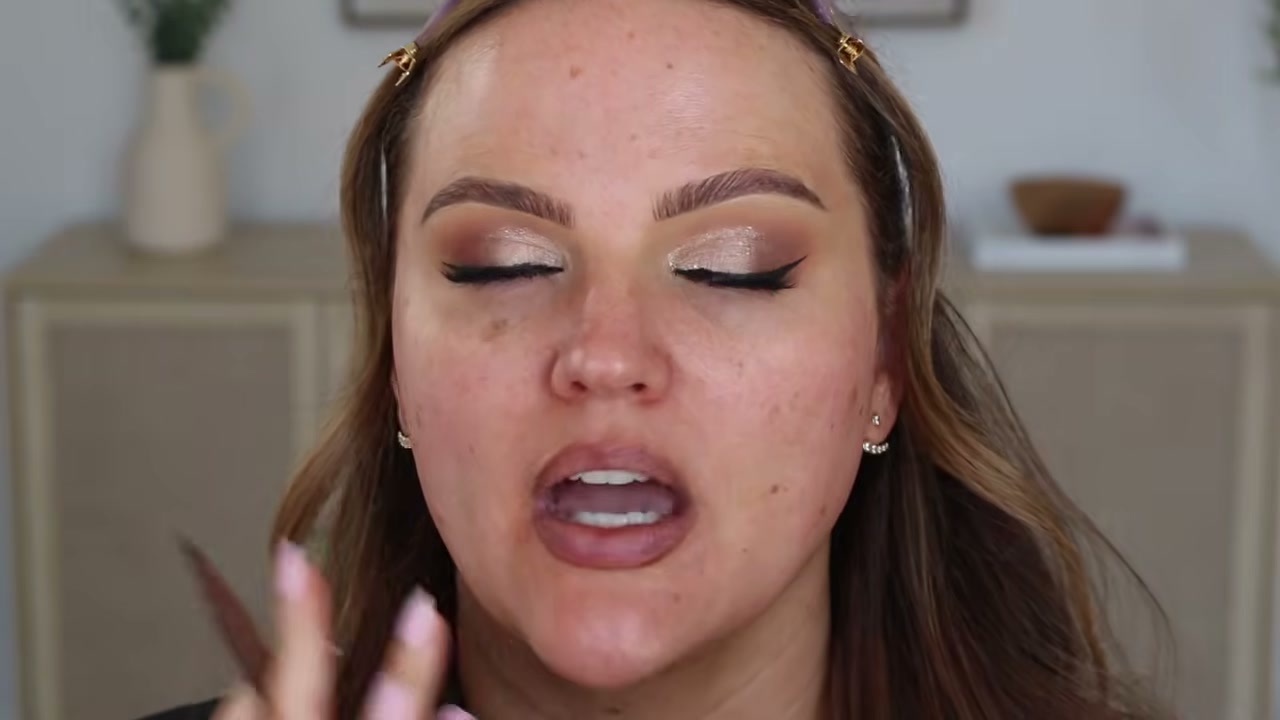 @makeupbycheryl reviewing Sephora Collection Lip Tint Felt Lip Stain & Liner at 06:20 in a YouTube Shorts video