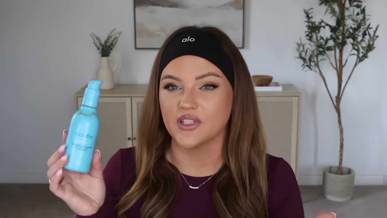 @makeupbycheryl reviewing Skinfix Foaming Oil Cleanser at 15:17 in a YouTube Shorts video