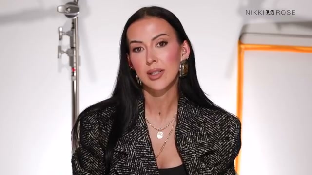@makeupbynikkilarose reviewing Benefit Cosmetics 24-Hour Brow Setter Clear Brow Gel at 26:51 in a YouTube Shorts video