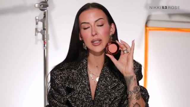 Yummy Skin Blurring Balm Powder Lowlighter