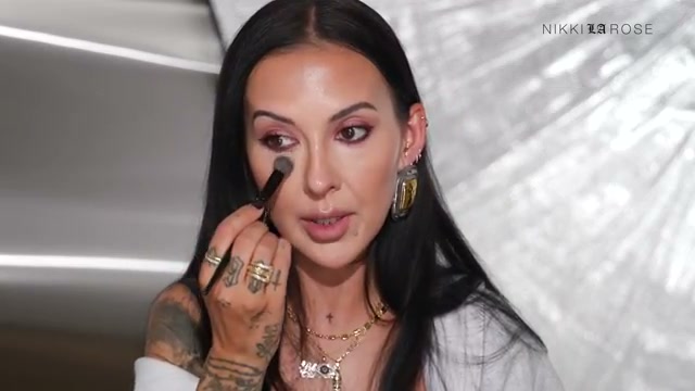 @makeupbynikkilarose reviewing Laura Mercier Secret Brightening Powder at 23:20 in a YouTube Shorts video
