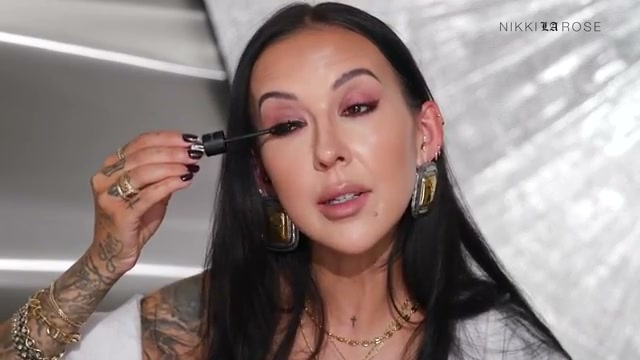 @makeupbynikkilarose reviewing MAC Cosmetics Elevate Stack Mascara at 22:46 in a YouTube Shorts video