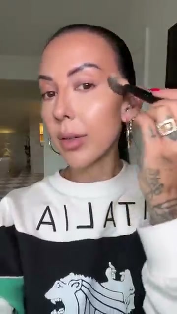 @makeupbynikkilarose reviewing Milani Color Statement Lipstick at 01:19 in a YouTube Shorts video