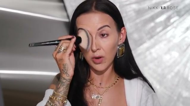 @makeupbynikkilarose reviewing Sephora Collection Cream Contour at 09:45 in a YouTube Shorts video