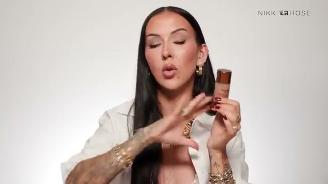 makeupbynikkilarose mentioning Smashbox Photo Finish Original HD Smooth and Blur Primer at 03:38 in their YouTube video