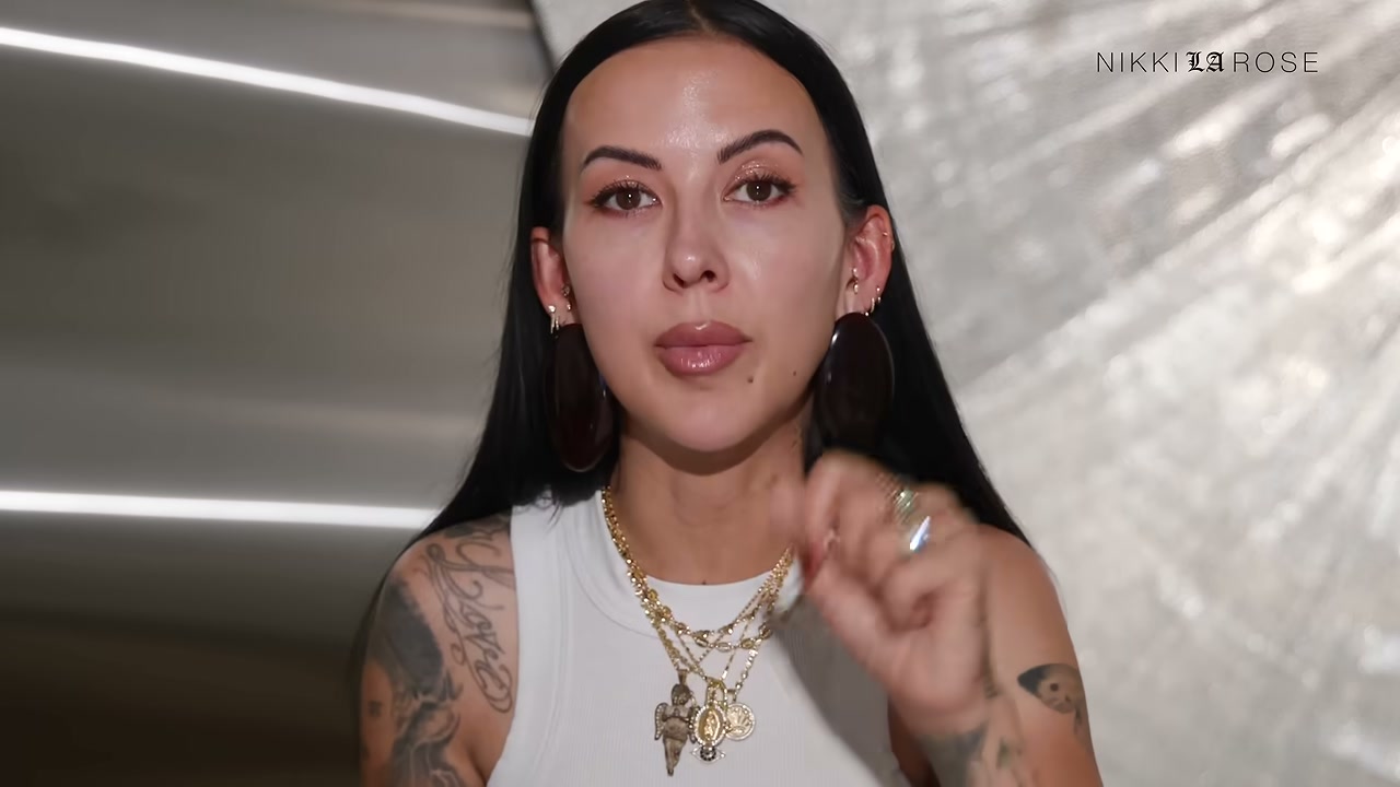@makeupbynikkilarose reviewing Versed Multi-Serum Skin Tint at 36:01 in a YouTube Shorts video