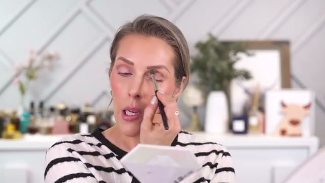 Eye Tint Long-Lasting Liquid Eyeshadow