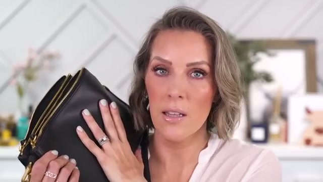 @mandydavismua reviewing Quince Italian Leather Triple Compartment Crossbody at 16:51 in a YouTube Shorts video