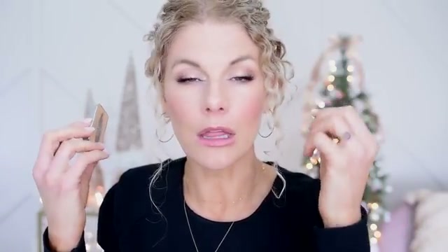 The Super Peptide Glossy Lip Treatment