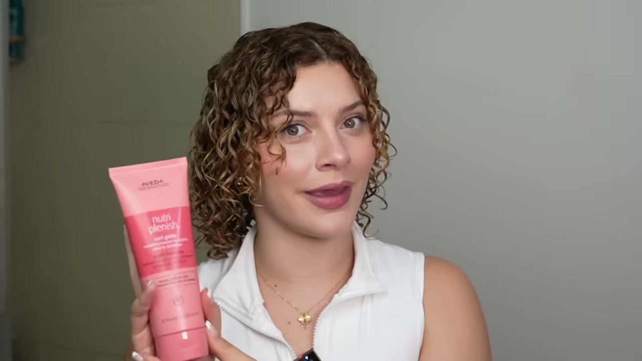 @manesbymell reviewing Aveda Nutriplenish Curl Gelée at 13:39 in a YouTube Shorts video