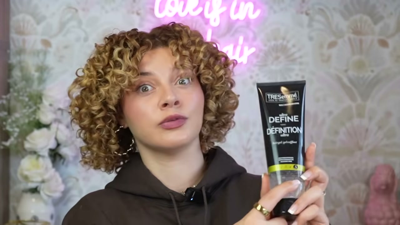 @manesbymell reviewing Tresemmé Hair Gel Ultra Hold No Crunch at 15:12 in a YouTube Shorts video