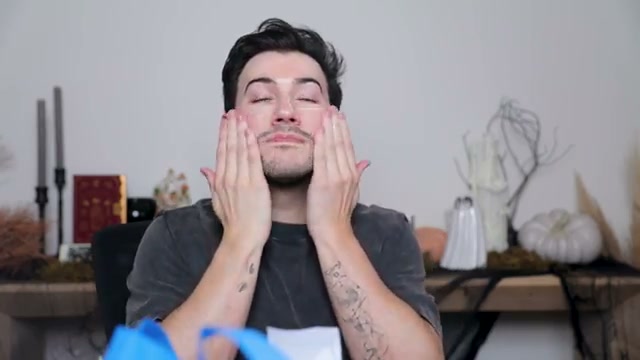 @mannymua733 reviewing Amora Hydrate and Glow Face Cream at 04:51 in a YouTube Shorts video