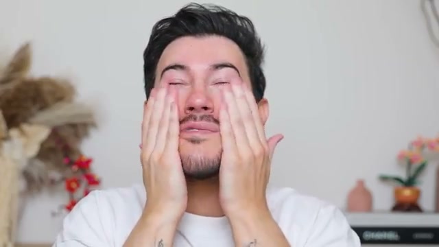 @mannymua733 reviewing Global Beauty Care Peptide Jelly Moisturizer at 04:36 in a YouTube Shorts video