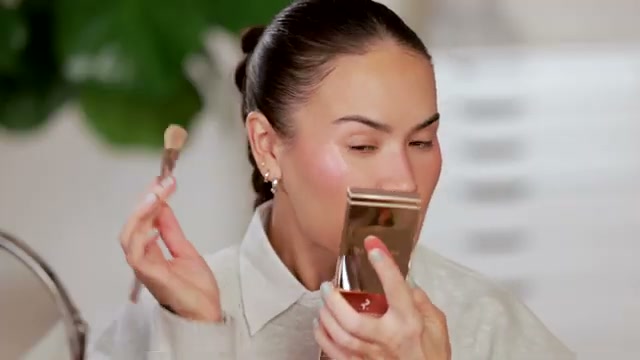 Major Glow Crème & Powder Light Reflecting Translucent Highlighter Duo