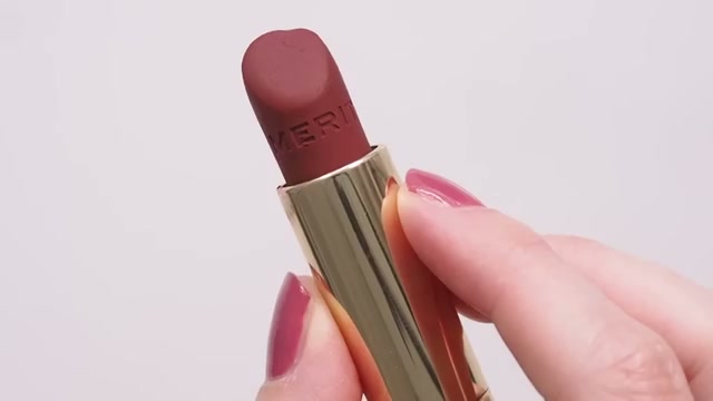 Signature Lip Lightweight Lipstick