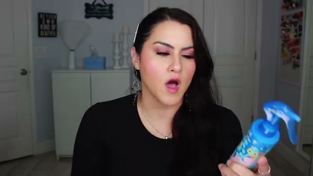 @melirodriguez reviewing AMA Intense Moisture Leave-in Conditioner at 09:28 in a YouTube Shorts video