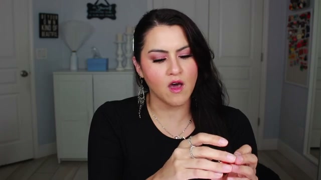 @melirodriguez reviewing e.l.f. Cosmetics Luminous Putty Blush at 17:04 in a YouTube Shorts video