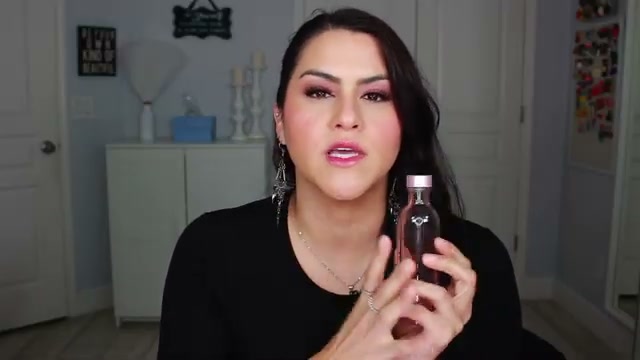 @melirodriguez reviewing Fresh Rose Deep Hydration Oil-Infused Serum at 19:59 in a YouTube Shorts video