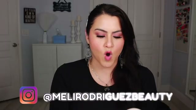 @melirodriguez reviewing Heritage Length Check Shampoo at 00:17 in a YouTube Shorts video