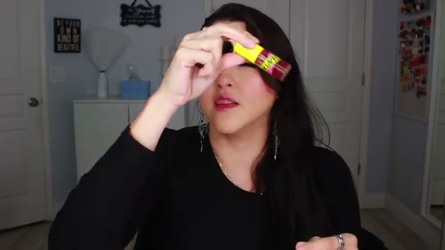 @melirodriguez reviewing In Beauty Lip Glaze Oils at 05:30 in a YouTube Shorts video