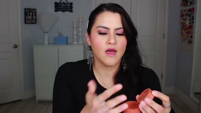 @melirodriguez reviewing Kaja Blush Stamp at 04:46 in a YouTube Shorts video