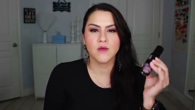 @melirodriguez reviewing Key Soulcare Let Me Glow Illuminating Serum at 08:30 in a YouTube Shorts video
