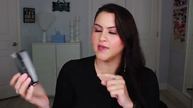 @melirodriguez reviewing KISS Rebel Lashes at 00:59 in a YouTube Shorts video