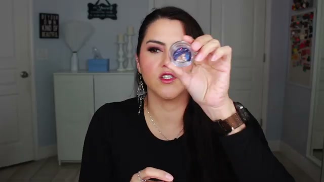 @melirodriguez reviewing Melt Cosmetics Wisteria Gel Glitter at 17:22 in a YouTube Shorts video