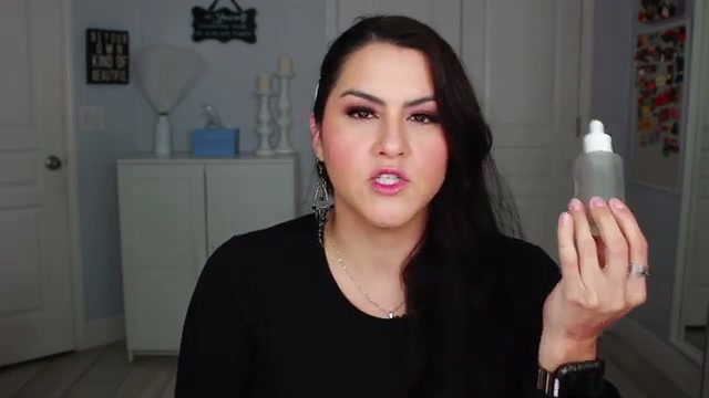 @melirodriguez reviewing numbuzin No.3 Skin Softening Serum at 15:04 in a YouTube Shorts video