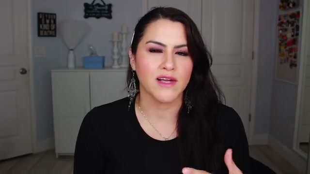 @melirodriguez reviewing Scentbird Subscription at 22:44 in a YouTube Shorts video