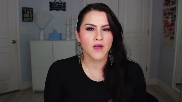 @melirodriguez reviewing SHEGLAM Long Lasting Breathable Matte Foundation at 03:43 in a YouTube Shorts video