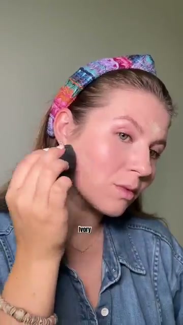 @milabuco reviewing Milani at 01:11 in a YouTube Shorts video