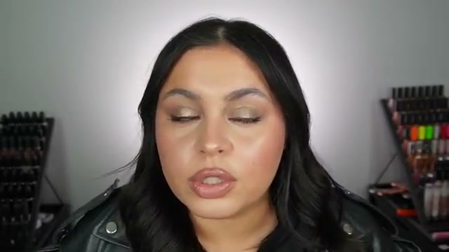 @missmeganrobinsonn reviewing KIKO MILANO Maxi Mod Mascara at 05:36 in a YouTube Shorts video